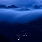 Mraky tečou přes Grimselpass | fotografie